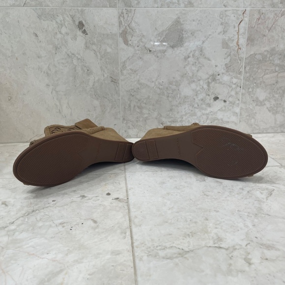 VIA SPIGA {10} Tan Wedge Shoes Peep Toe Laser Cut-out Design - Picture 11 of 14